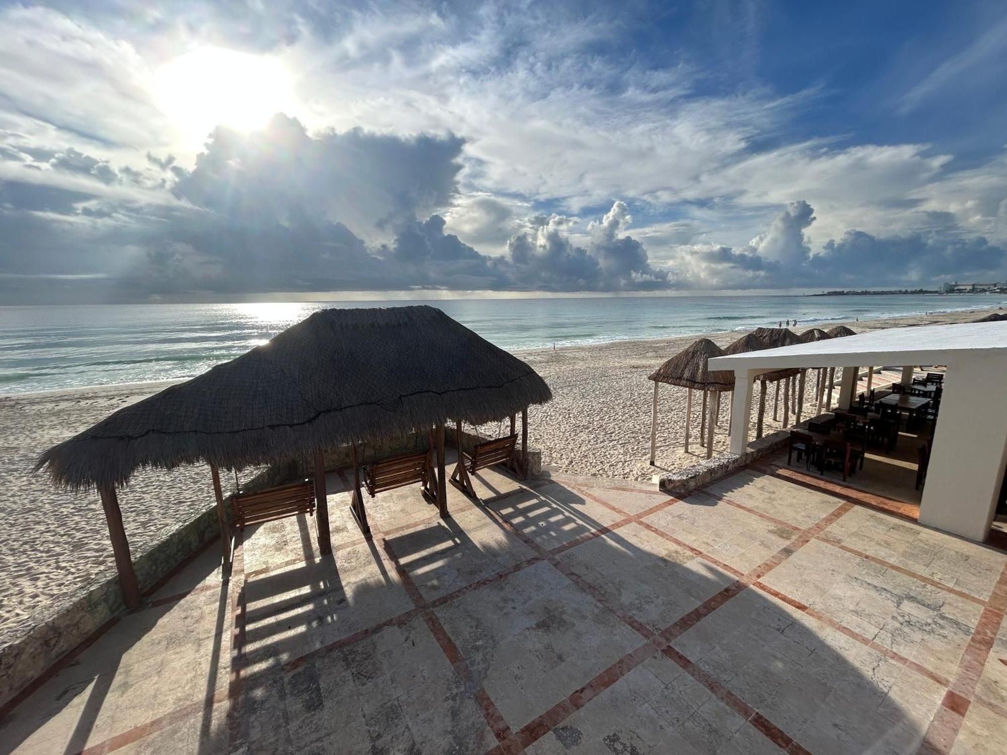 Solymar Beach Condos Канкун Экстерьер фото