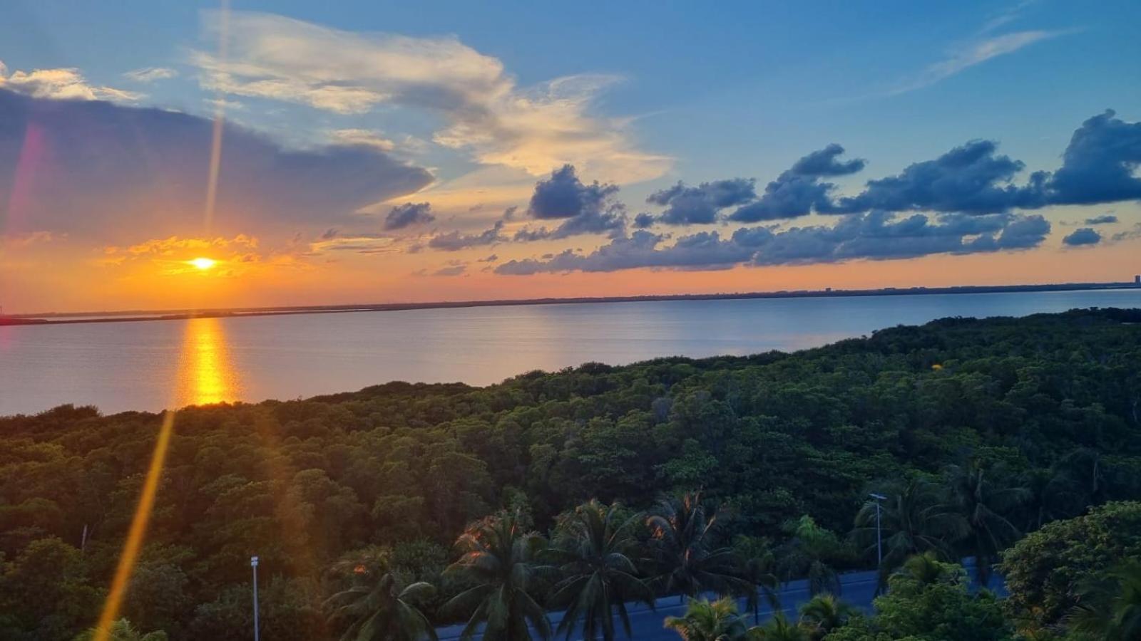 Solymar Beach Condos Канкун Экстерьер фото