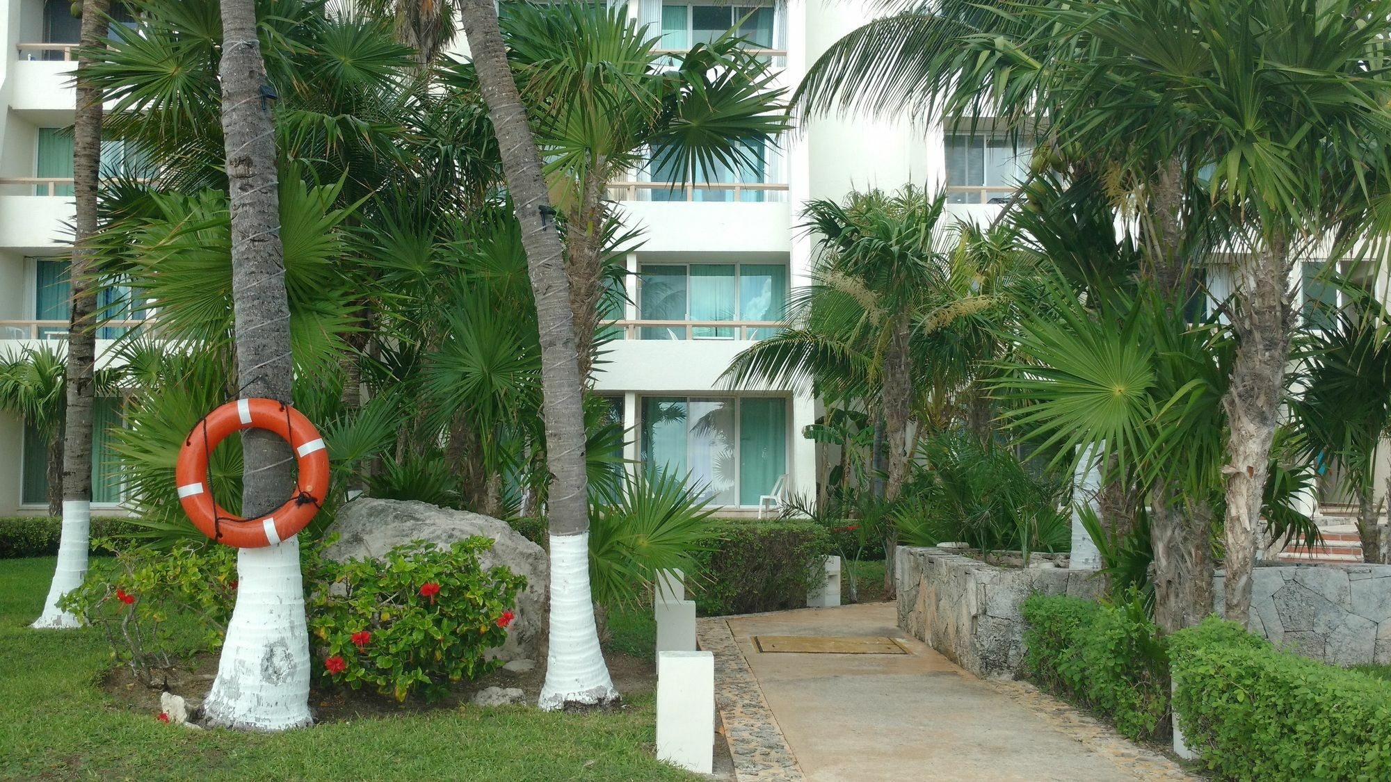 Solymar Beach Condos Канкун Экстерьер фото