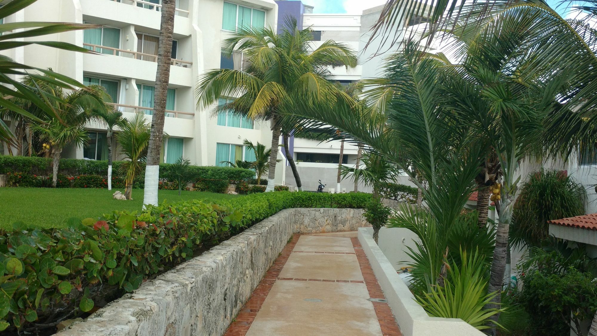 Solymar Beach Condos Канкун Экстерьер фото